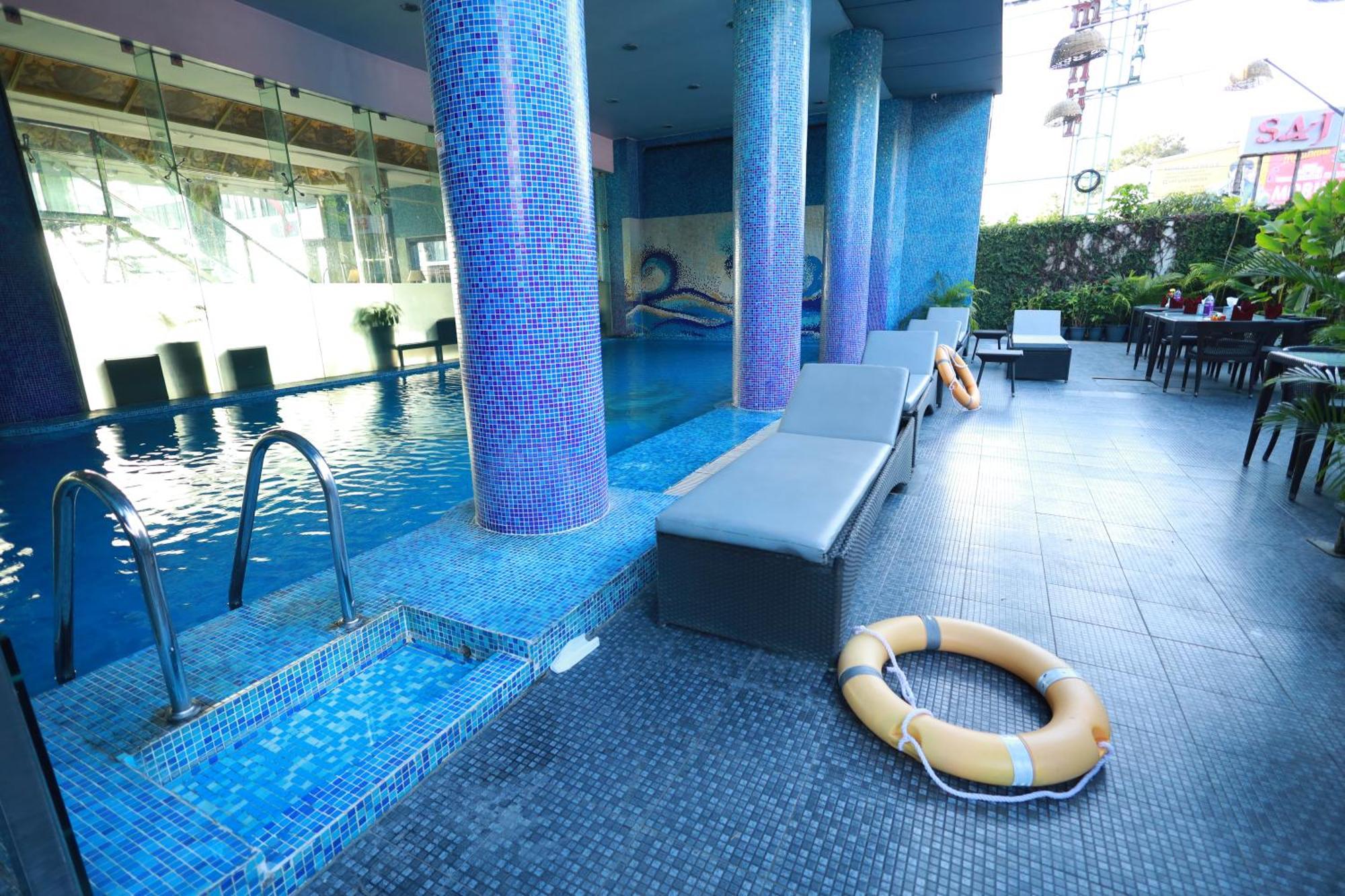 Saj Luciya -A Classified 4 Star Hotel Thiruvananthapuram Zewnętrze zdjęcie