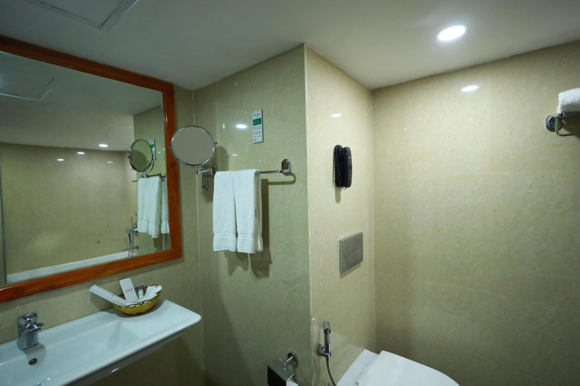 Saj Luciya -A Classified 4 Star Hotel Thiruvananthapuram Zewnętrze zdjęcie