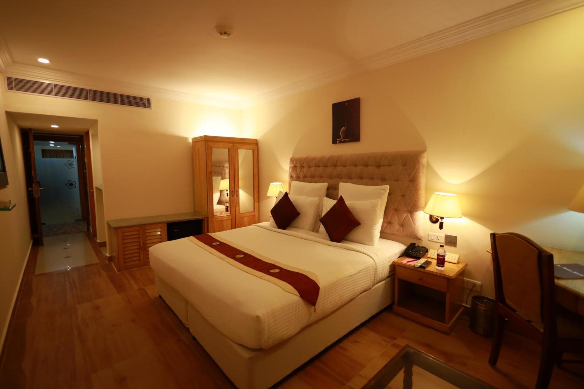 Saj Luciya -A Classified 4 Star Hotel Thiruvananthapuram Zewnętrze zdjęcie