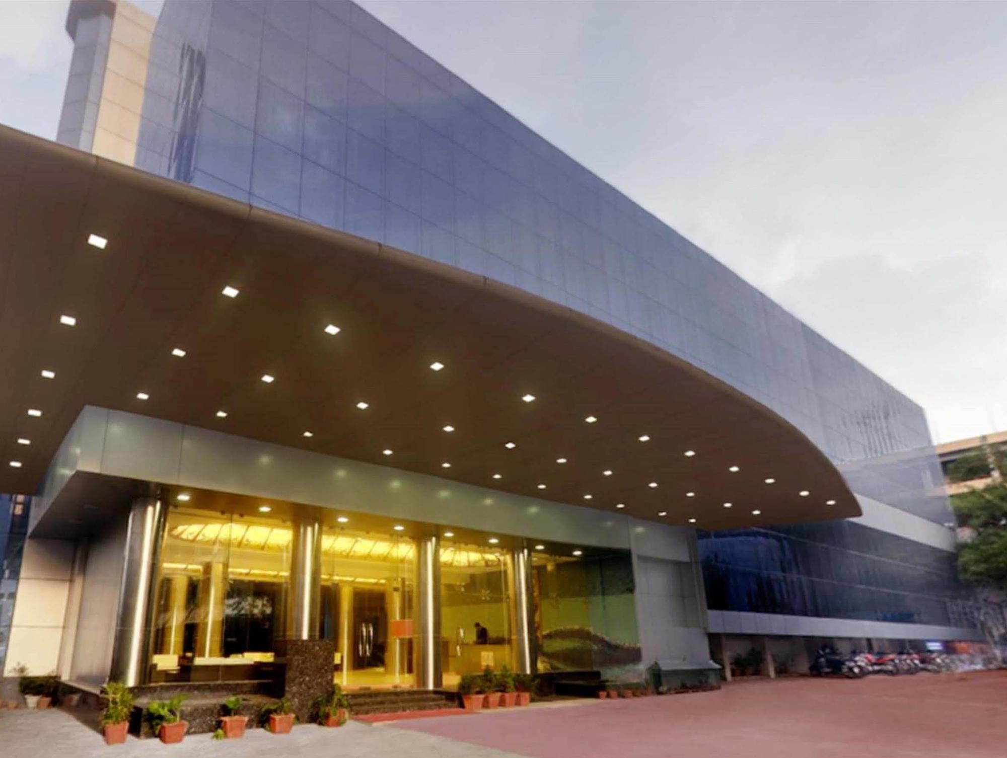 Saj Luciya -A Classified 4 Star Hotel Thiruvananthapuram Zewnętrze zdjęcie